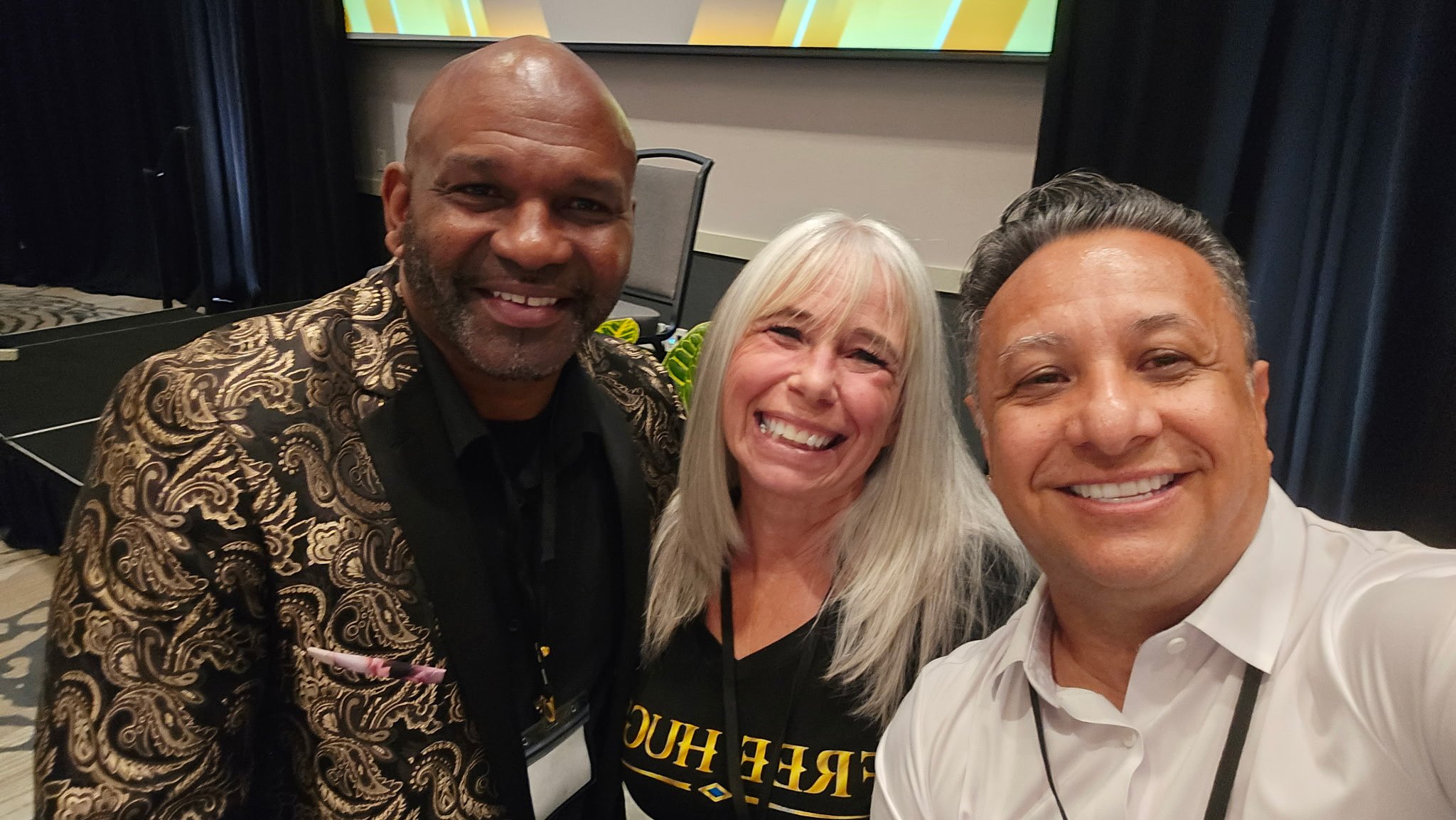 Angel Prater in a selfie with two fellow attendees at the Authoritypreneur Summit